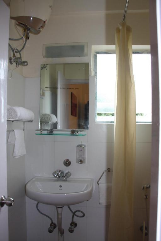 Down Town Guest House Kolkata Room photo